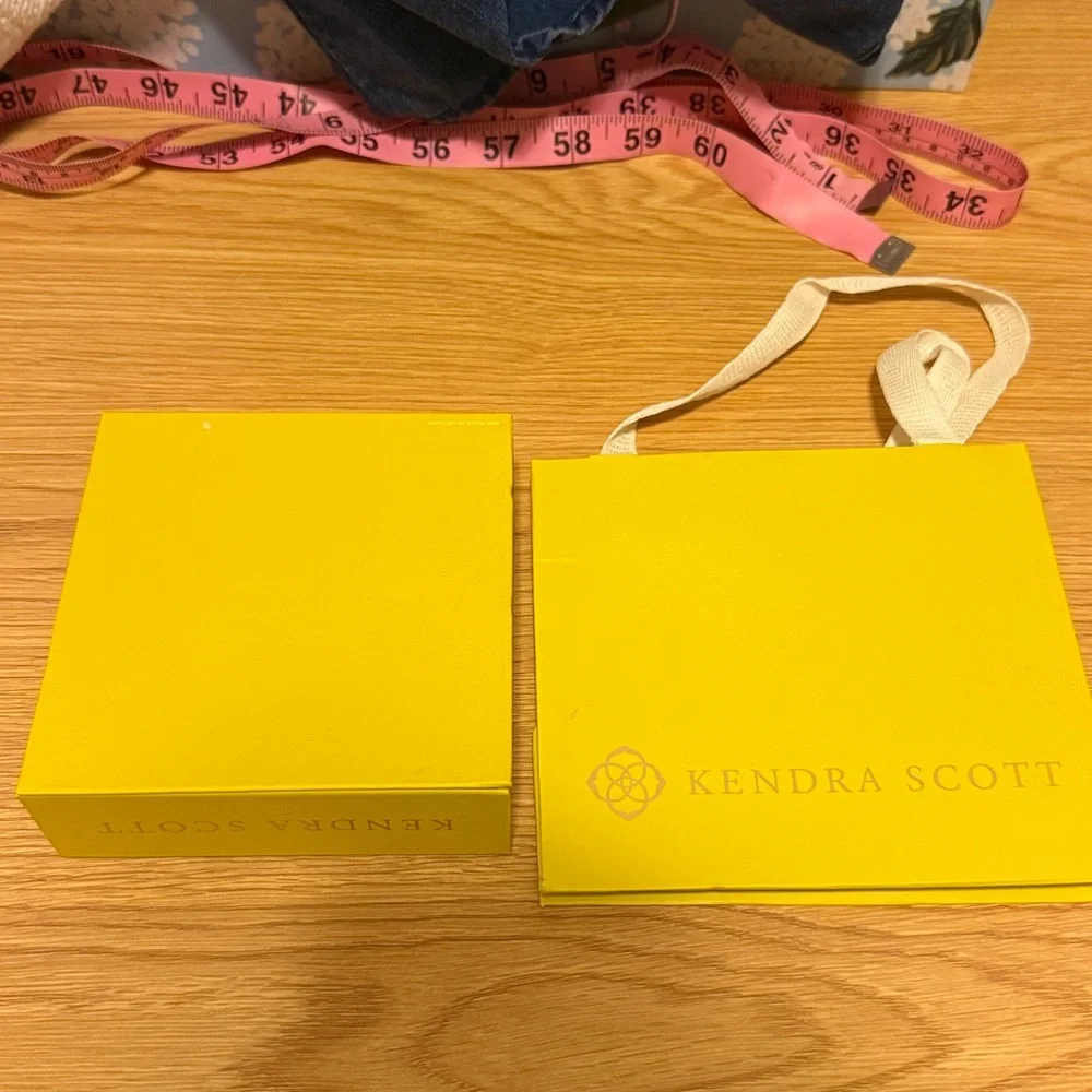 Kendra Scott Four Jewelry Bags, One Box, and One Bag - Picture 5 of 5
